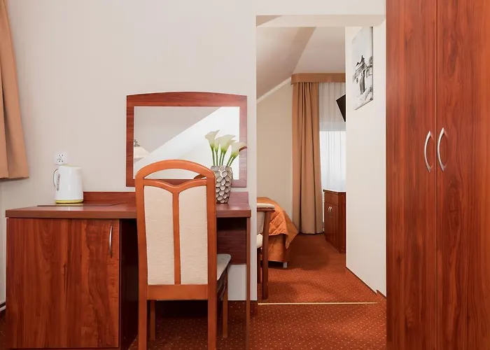 Goscinne Rekin ホームステイ レバル